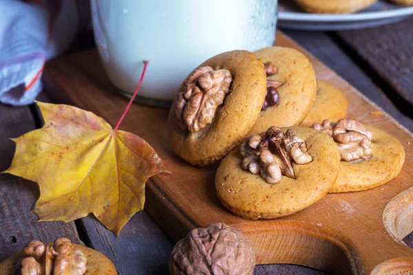 Biscuits Pain Épice Avec Des Noix Sur Une Table Une — Photo