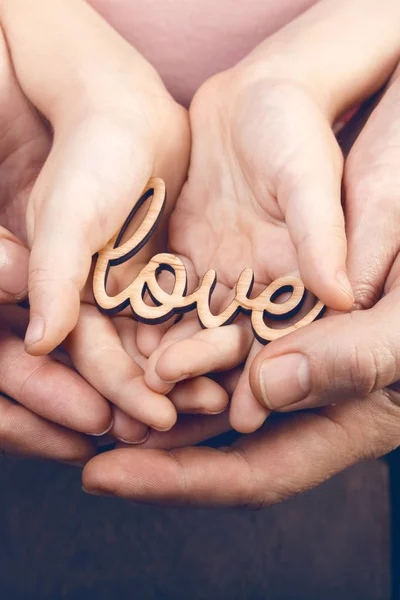 家族の価値観 両手単語 Lov の概念 — ストック写真