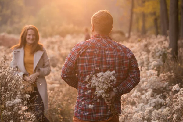 Amor Divertido Casa Homem Casal Uma Mulher Para Uma Caminhada — Fotografia de Stock