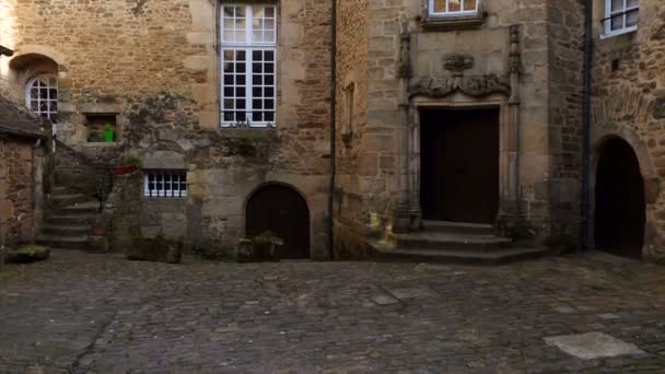 Típica Fachada Casa Piedra Bretón Francés Con Colorida Ventana Puerta — Vídeo de stock