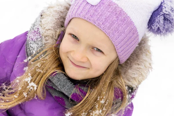 Winter Little Happy Smiling Girl Outdoors Snowfall Tim — Stock Photo, Image