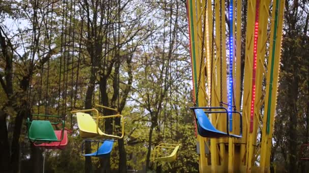 Lege Verouderde Carrousel Het Najaar Park — Stockvideo