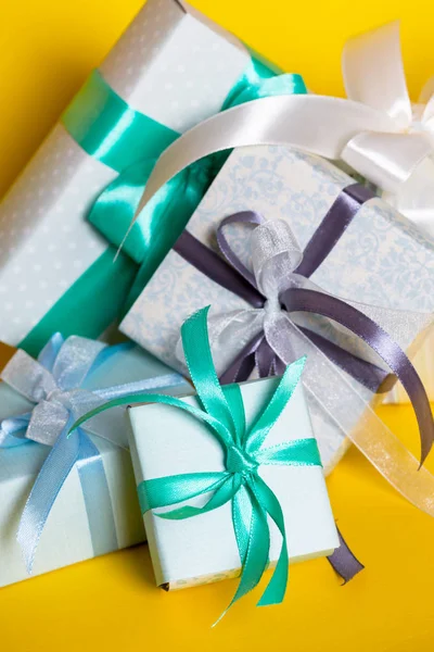 Preparation Holiday Group Gifts Yellow Background Birthda — Stock Photo, Image