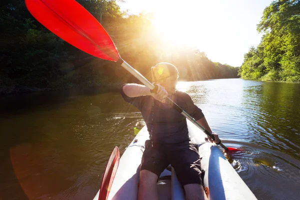 Sommar Och Aktiv Sport Man Som Kajakpaddling Solnedgången Tim — Stockfoto