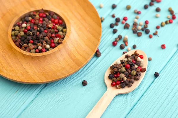 Kruiden Specerijen Mix Van Paprika Houten Platen Lepel Een Blauwe — Stockfoto