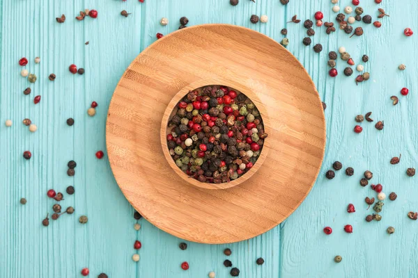 Kruiden Specerijen Mix Van Paprika Houten Platen Een Blauwe Pagina — Stockfoto