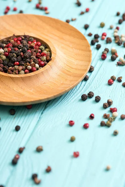 Kruiden Specerijen Mix Van Paprika Houten Platen Een Blauwe Pagina — Stockfoto