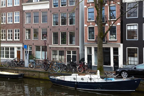 Красивим Вулицями Мости Каналів Відомого Міста Амстердам Нідерланди — стокове фото