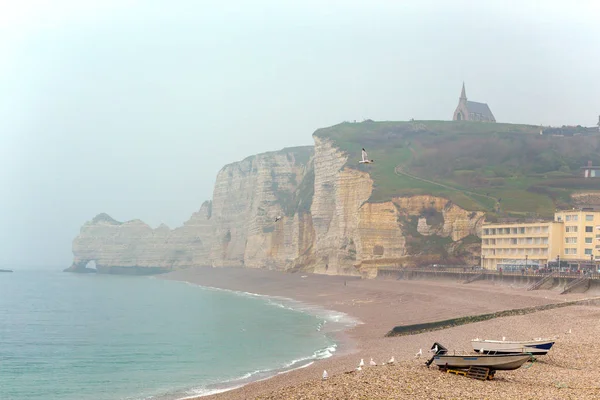 Beautiful Landscapes Cliff Etretat Boats Foreground Cloudy Day France — Stock Photo, Image