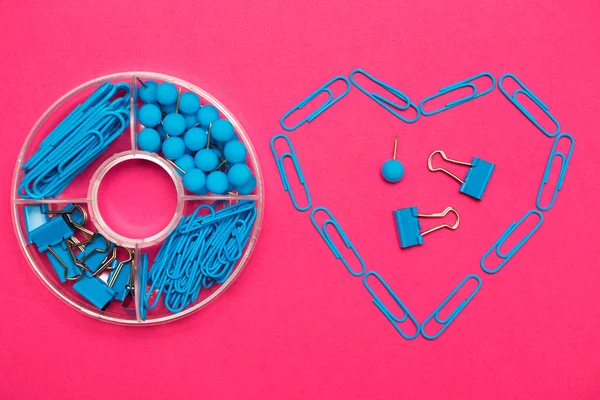 Briefpapier Paperclips Ordners Knoppen Blauw Roze Pagina — Stockfoto