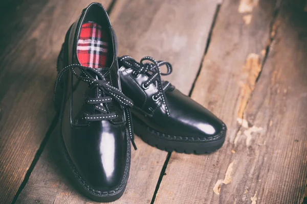 Chaussures Classiques Noires Sur Fond Bois Tendances Mode Belle Chaussure — Photo