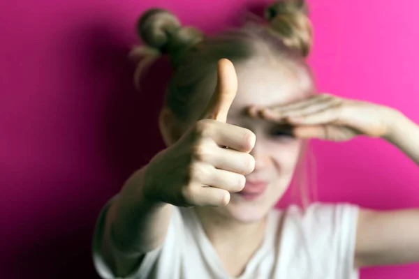 Weinig Mooi Meisje Blond Een Roze Achtergrond Gelukkig Kind Meisje — Stockfoto