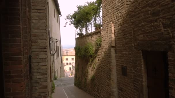 ビューの古いイタリアの街並みを空します — ストック動画