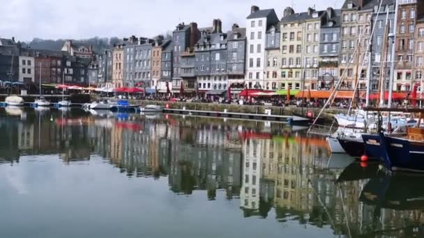 法国翁弗勒 2018年4月8日 在一个美丽的日子 诺曼底 法国洪弗勒港 — 图库视频影像