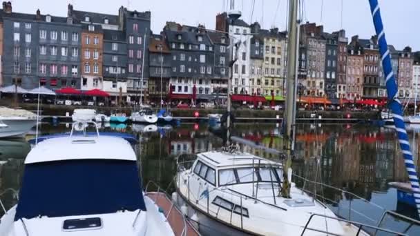 美しい日 ノルマンディー フランスのオンフルール フランス 2018 オンフルールの港 — ストック動画