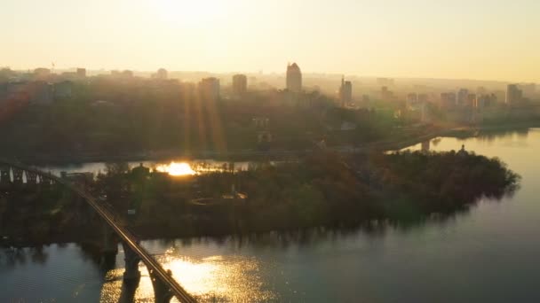 Zonsondergang Luchtfoto Van Skyline Van Stad Dnepr Oekraïne — Stockvideo