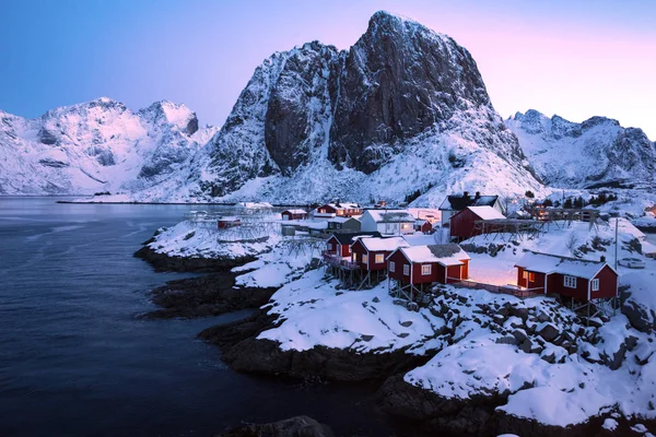 Montagne e rorbu — Foto Stock