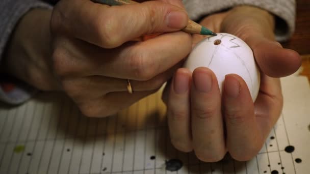 Female Craftman Hands Painting Easter Egg Traditonal Folk Process Creating — Stock Video