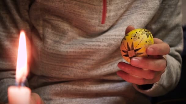 Női Kézműves Kezek Festés Húsvéti Tojás Hagyományos Népi Folyamat Létrehozása — Stock videók