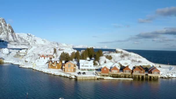 Antenna Dron Kilátás Híres Hagyományos Sokszínű Halászházak Rorbu Tengerparton Lofoten — Stock videók