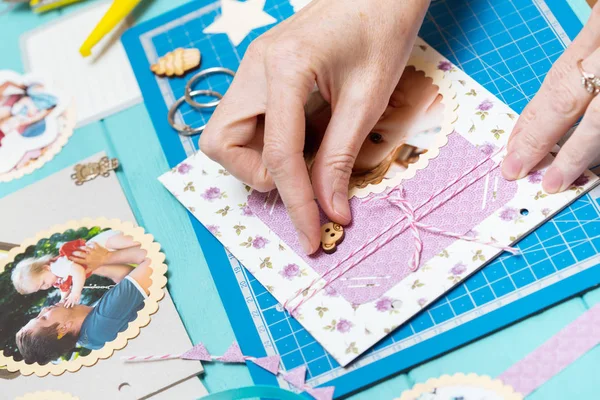 Processo de criação de um álbum infantil — Fotografia de Stock