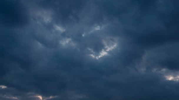 Νεφελώδης Βράδυ Sky Timelapce Γκρι Θυελλώδη Σύννεφα — Αρχείο Βίντεο