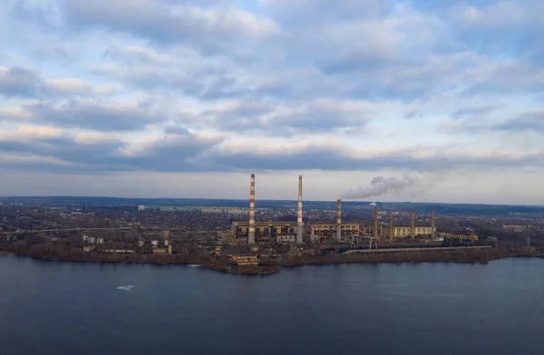 Luchtfoto van de rook van de leidingen van Power plant station — Stockfoto