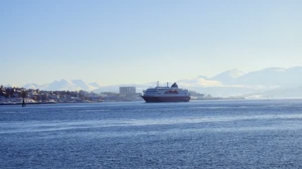 Фінснес Troms Норвегія 2019 Березня Круїзне Обслуговування Судна Hurtigruten Відбувається — стокове відео