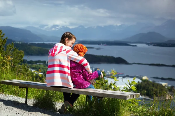 Två flickor systrar — Stockfoto