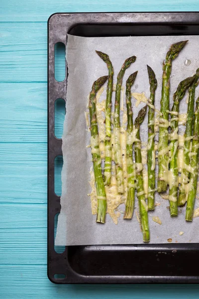 Espárragos con queso al horno — Foto de Stock