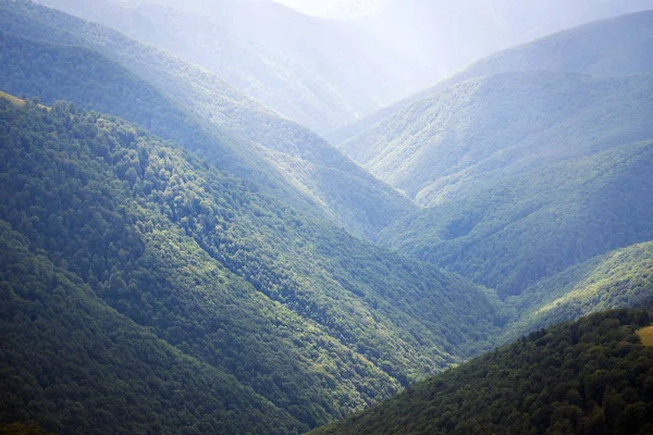 Vista das montanhas em Cárpatos — Fotografia de Stock