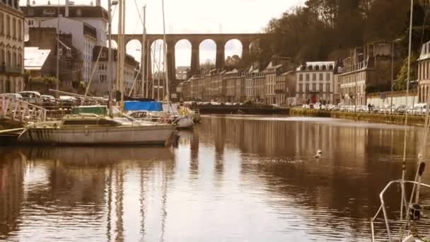 Morlaix Frankrijk April 2018 Uitzicht Viaduct Jachten Morlaix Bretagne Frankrijk — Stockvideo