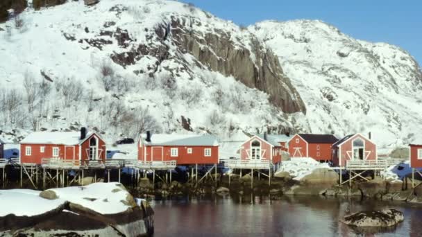 Bellissimo Paesaggio Invernale Norvegese Con Variopinti Rorbu Navi Pesca Ormeggiate — Video Stock