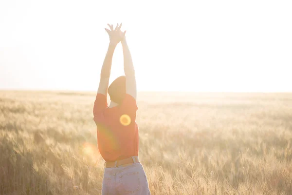 Ragazza sul campo — Foto Stock