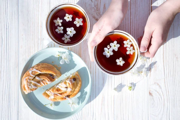 Bodegón - tazas de té, galletas, libros y cassette 2 — Foto de Stock