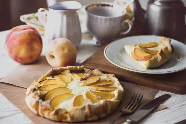 Galette with peaches — Stock Photo, Image