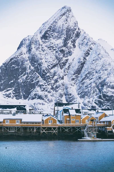 Casa tradizionale norvegese in legno rorbu — Foto Stock