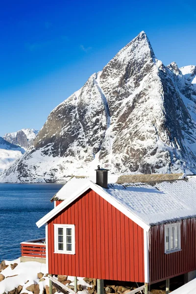 Mountains and rorbu — Stock Photo, Image