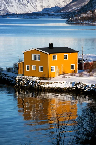 Traditional norwegian wooden house — Stock Photo, Image