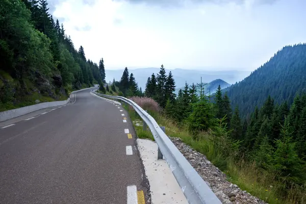 Beautiful mountain road — Stock Photo, Image