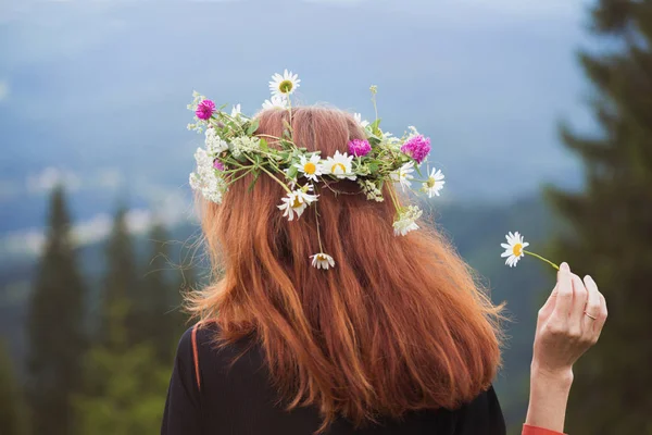 Girl in a wreath of wildflowers — Stock Photo, Image
