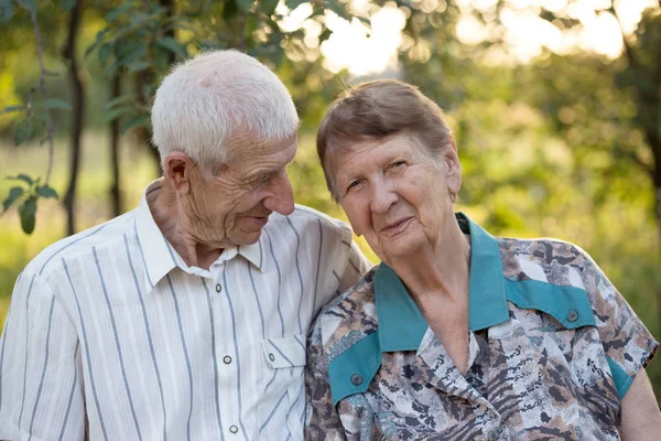 Porträtt av mor- och farföräldrar — Stockfoto