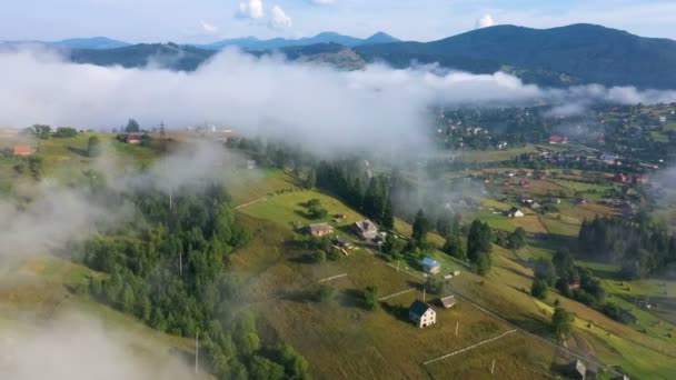 Morgon Berg Byn Täckt Med Molnen Antenn Panorama Vorokhta Karpaterna — Stockvideo