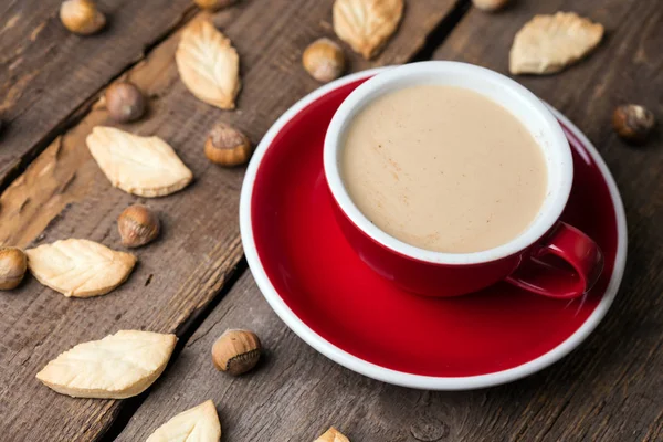 Taza de café y galletas en forma de hoja — Foto de Stock