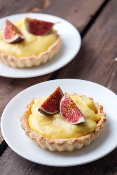 Tartaletas con crema de natillas e higos — Foto de Stock