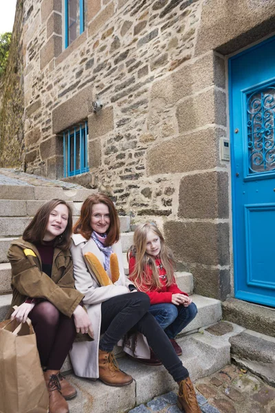 French happy mother and daughters with baguettes — Stock Photo, Image