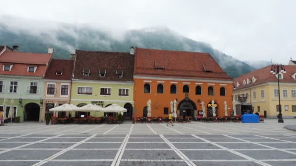 Brasov Roemenië Jule 2019 Mensen Avond Brasov Raadsplein Piata Sfatului — Stockvideo