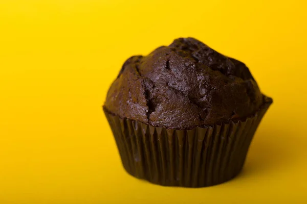 Chocolate cake on yellow background — Stock Photo, Image