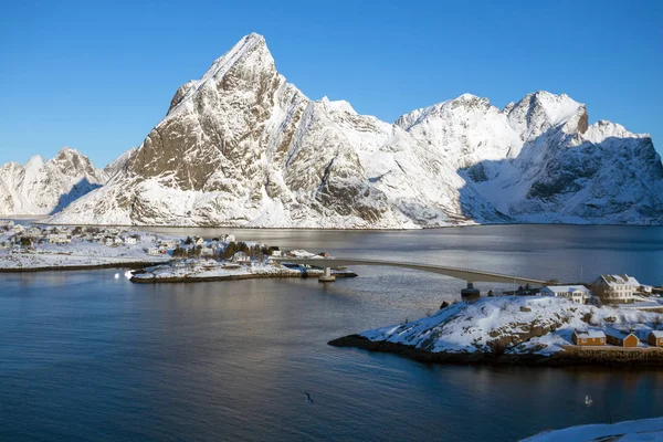 Traditionelles norwegisches Holzhaus rorbu — Stockfoto