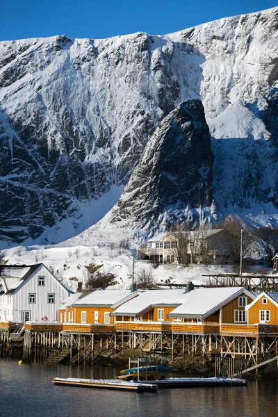 Традиционный норвежский деревянный дом рорбу — стоковое фото